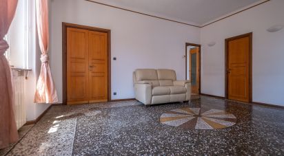 Apartment 6 rooms of 93 m² in Genova (16161)