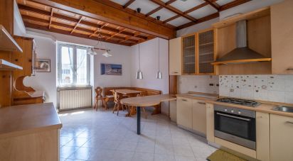 Apartment 6 rooms of 93 m² in Genova (16161)