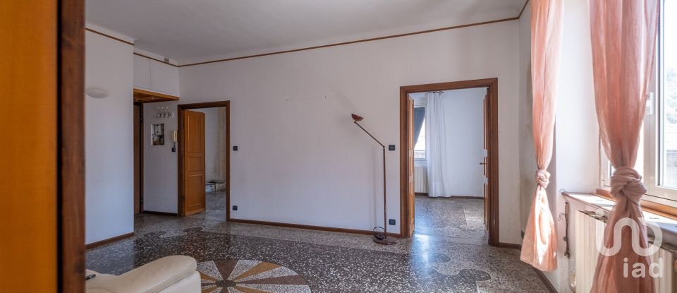 Apartment 6 rooms of 93 m² in Genova (16161)