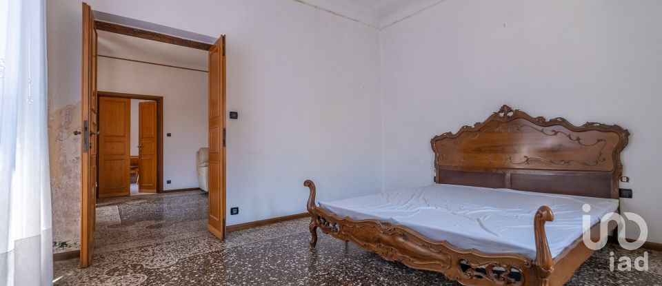 Apartment 6 rooms of 93 m² in Genova (16161)