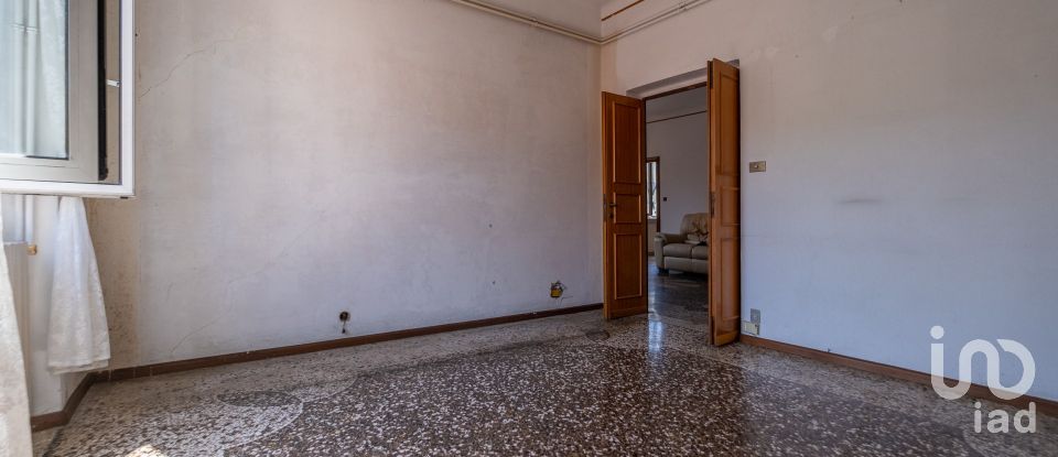 Apartment 6 rooms of 93 m² in Genova (16161)