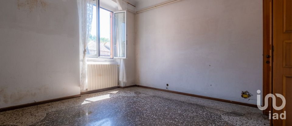 Apartment 6 rooms of 93 m² in Genova (16161)