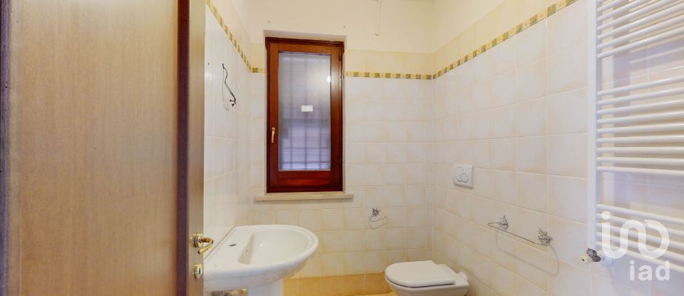 Villa Bifamiliare 4 locali di 130 m² in Guidonia Montecelio (00012)