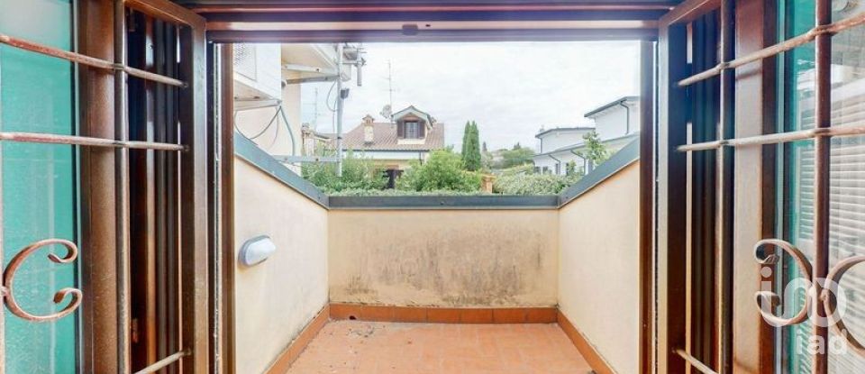 Villa Bifamiliare 4 locali di 130 m² in Guidonia Montecelio (00012)