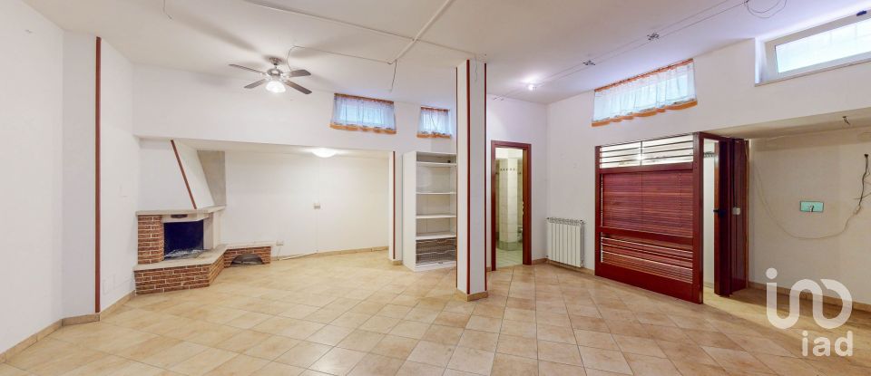 Villa Bifamiliare 4 locali di 130 m² in Guidonia Montecelio (00012)