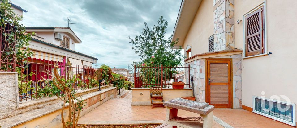 Villa Bifamiliare 4 locali di 130 m² in Guidonia Montecelio (00012)