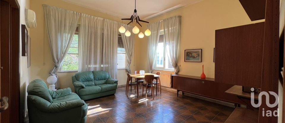 Villa 11 locali di 307 m² in Palermo (90131)