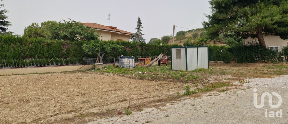 Land of 1,420 m² in Tortoreto (64018)