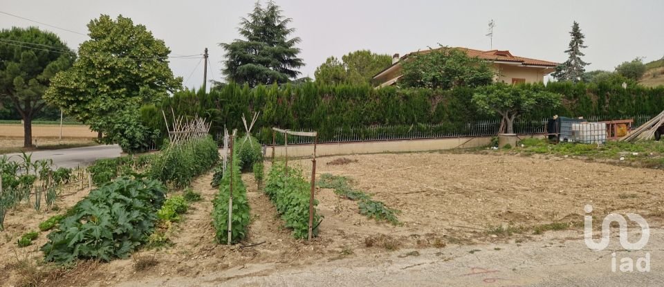 Land of 1,420 m² in Tortoreto (64018)