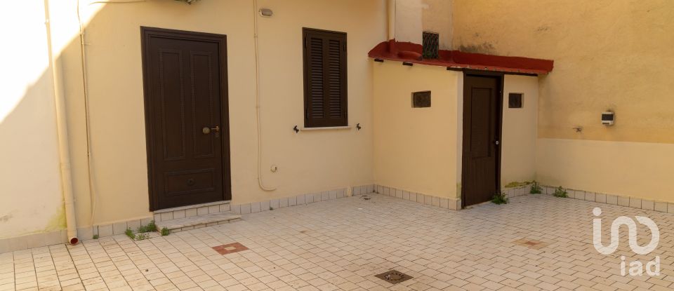 House 3 rooms of 100 m² in Grazzanise (81046)