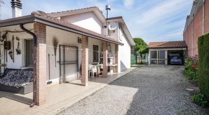 Casa indipendente 4 locali di 147 m² in Codigoro (44021)