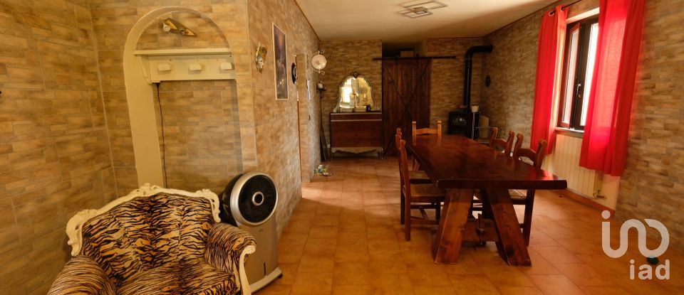 Lodge 11 rooms of 230 m² in Cupramontana (60034)