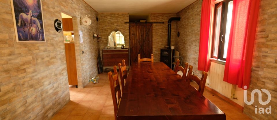 Lodge 11 rooms of 230 m² in Cupramontana (60034)