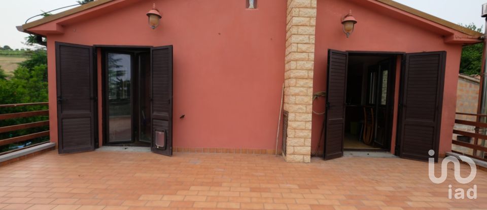 Casa 11 locali di 230 m² in Cupramontana (60034)