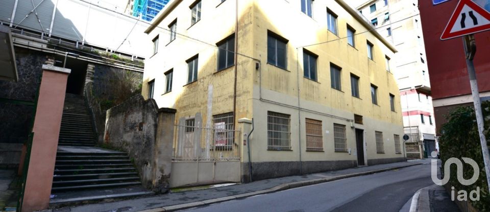 Pareti commerciali di 450 m² in Genova (16122)