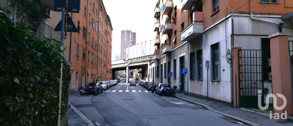 Pareti commerciali di 450 m² in Genova (16122)