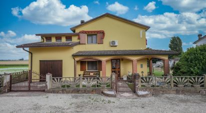 Casa 8 locali di 280 m² in Codigoro (44021)