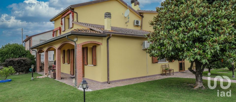 Casa 8 locali di 280 m² in Codigoro (44021)