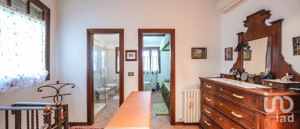 Casa 8 locali di 280 m² in Codigoro (44021)