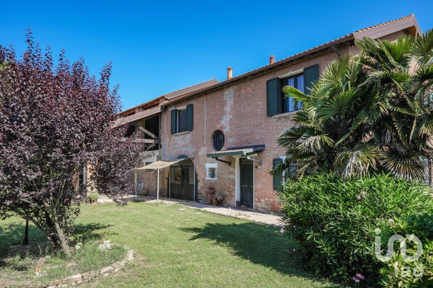 Casa 9 locali di 350 m² in Ostellato (44020)