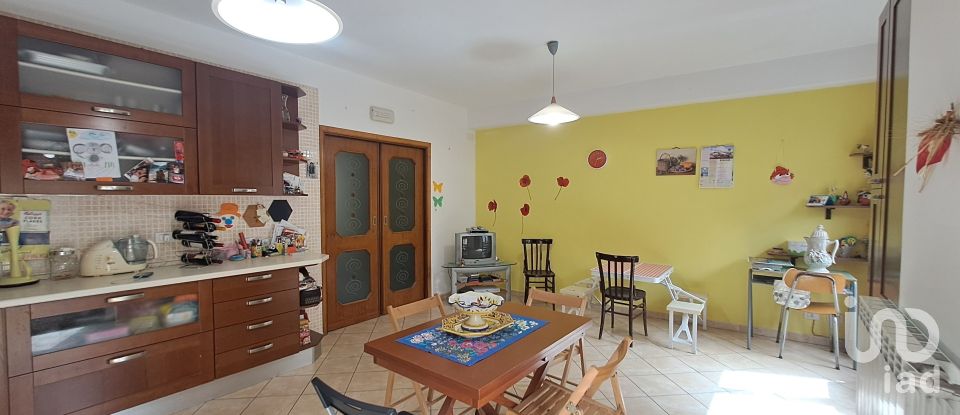 Appartamento 6 locali di 121 m² a Isnello (90010)