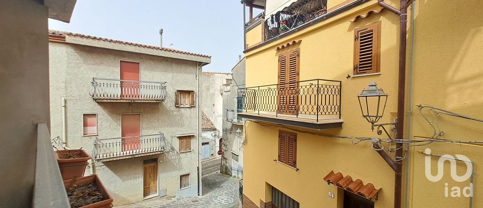 Appartamento 6 locali di 121 m² a Isnello (90010)