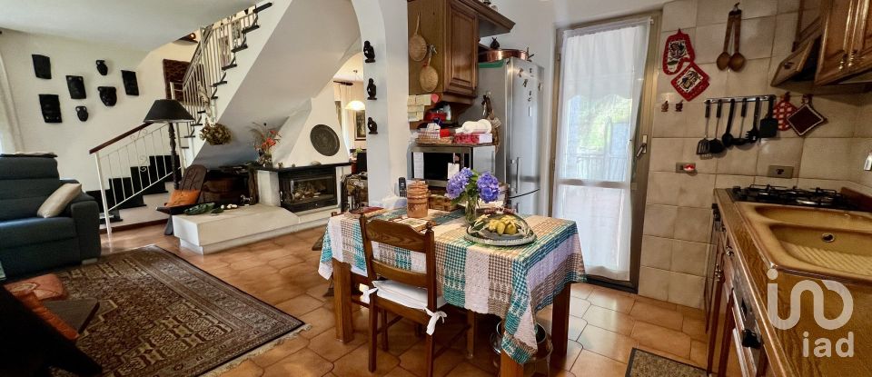 Casa indipendente 9 locali di 193 m² in Cicagna (16044)