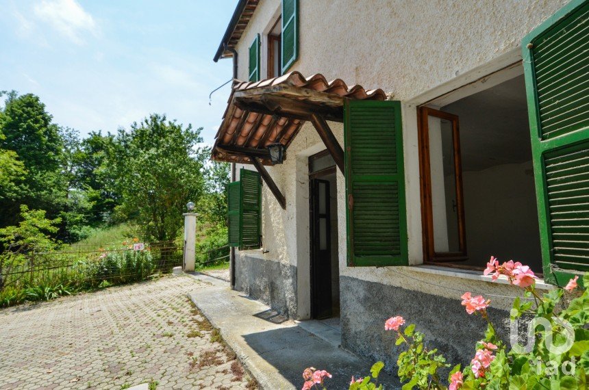 Casa 6 locali di 140 m² in Paroldo (12070)