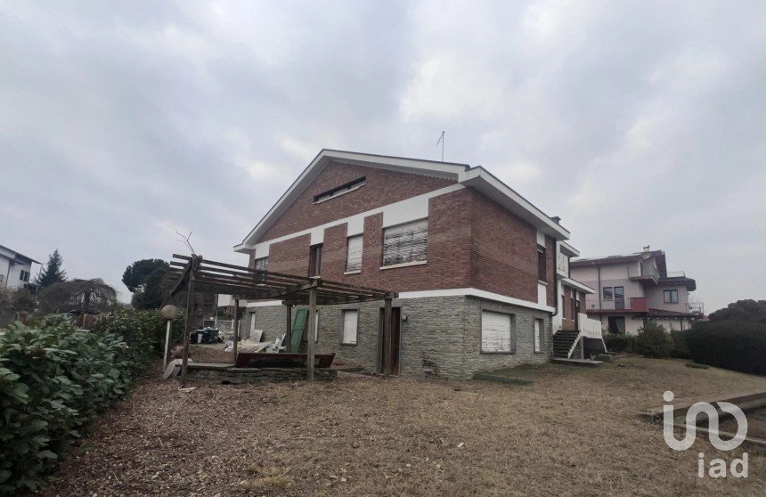 Villa 20 locali di 525 m² in Chieri (10023)