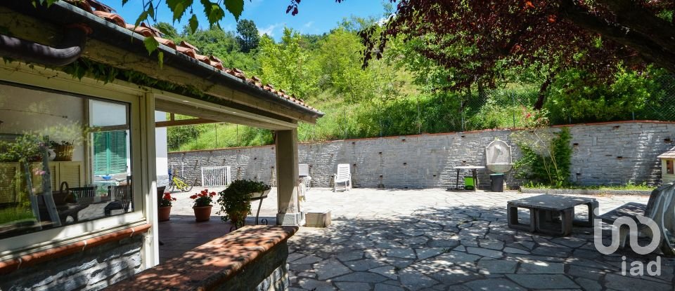 Farm 11 rooms of 258 m² in Millesimo (17017)