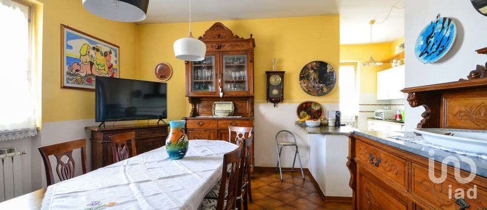 Farm 11 rooms of 258 m² in Millesimo (17017)