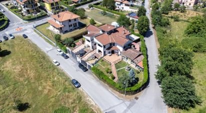 Villa Bifamiliare 13 locali di 382 m² in Cittaducale (02015)