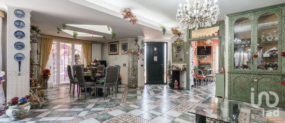 Villa Bifamiliare 13 locali di 382 m² in Cittaducale (02015)