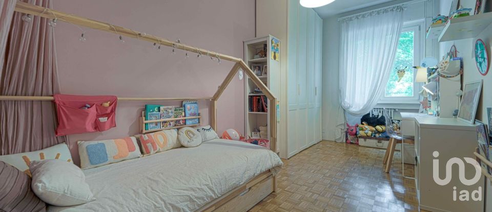 Four-room apartment of 115 m² in Milano (20155)