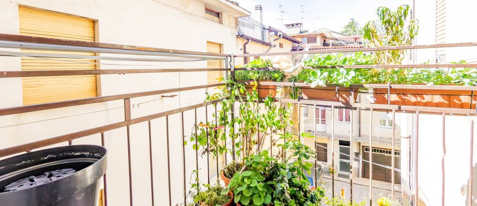 Three-room apartment of 98 m² in Oggiono (23848)