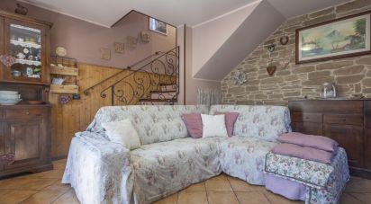 Casa di paese 4 locali di 86 m² in Piagge (61038)