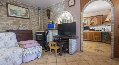 Casa di paese 4 locali di 86 m² in Piagge (61038)