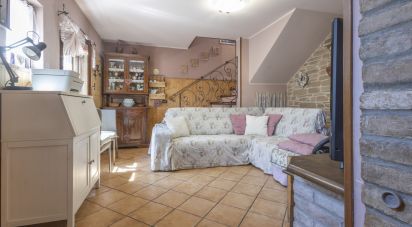 Casa di paese 4 locali di 86 m² in Piagge (61038)