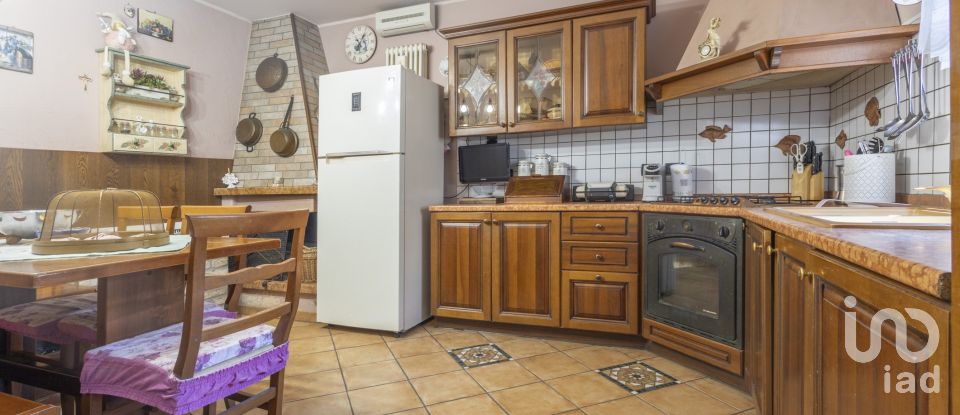 Casa di paese 4 locali di 86 m² in Piagge (61038)