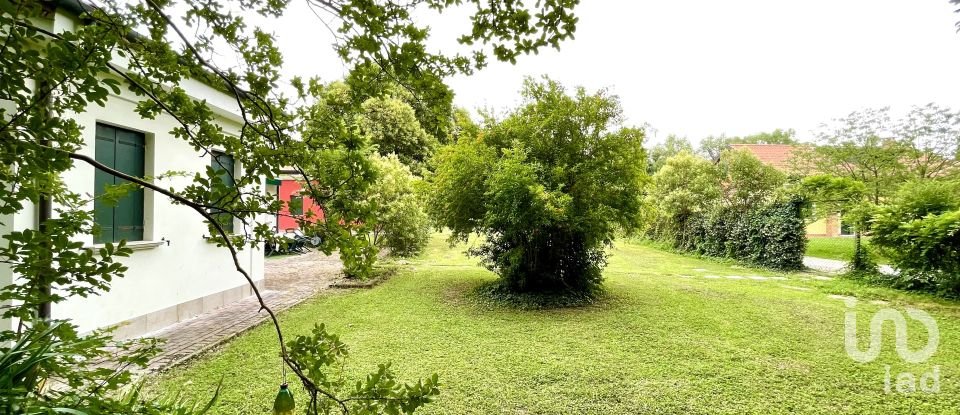 Farm 4 rooms of 194 m² in Venezia (30174)