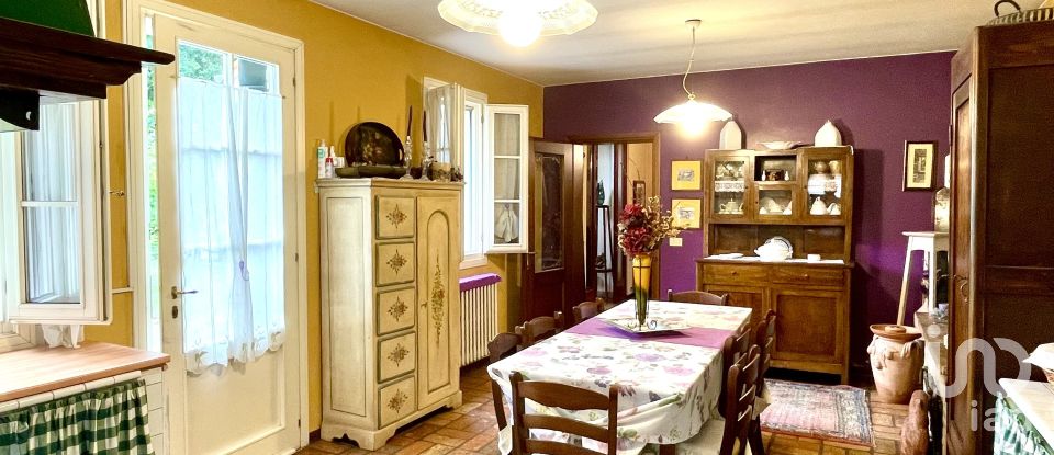 Farm 4 rooms of 194 m² in Venezia (30174)