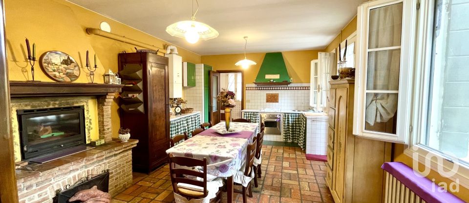 Farm 4 rooms of 194 m² in Venezia (30174)