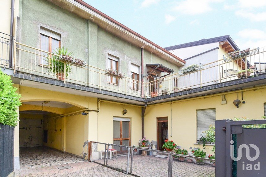 Casa 8 locali di 141 m² in Desio (20832)