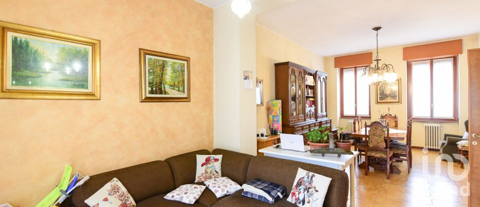 Casa 8 locali di 141 m² in Desio (20832)