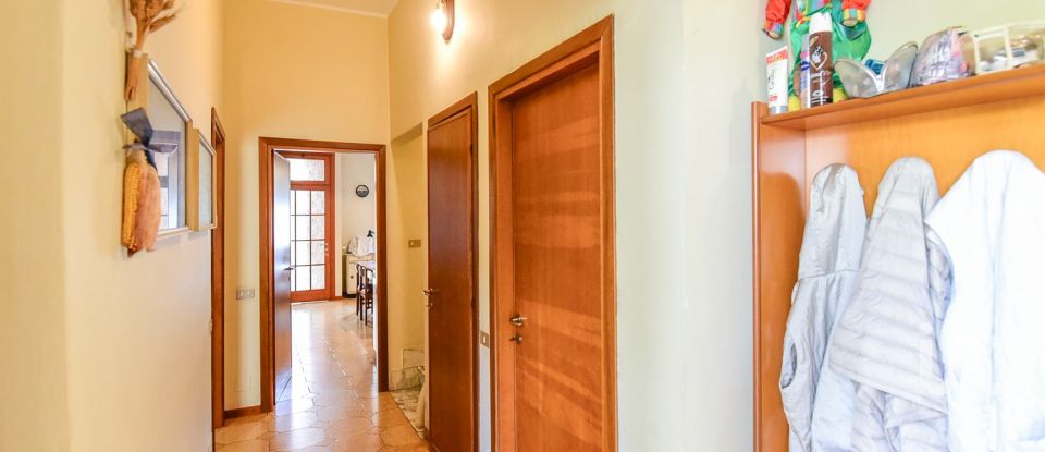 Casa 8 locali di 141 m² in Desio (20832)