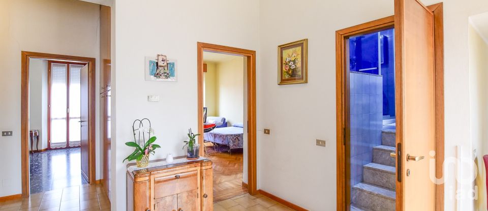 Casa 8 locali di 141 m² in Desio (20832)