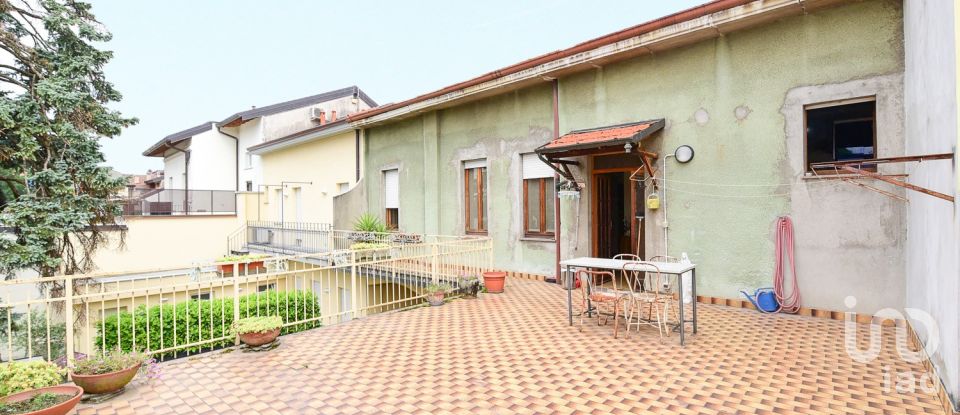 Casa 8 locali di 141 m² in Desio (20832)