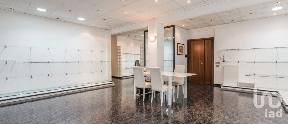 Palazzo / Stabile 3 locali di 137 m² a Roma (00154)