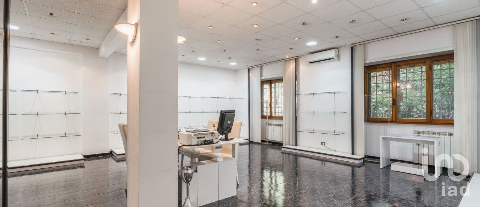 Palazzo / Stabile 3 locali di 137 m² a Roma (00154)