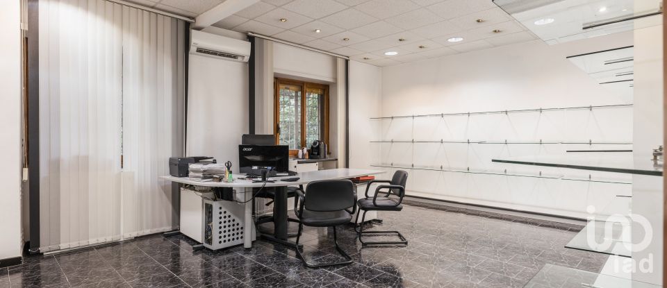 Palazzo / Stabile 3 locali di 137 m² a Roma (00154)